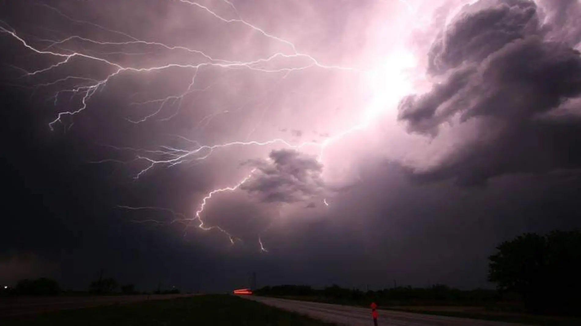 tormenta eléctrica rayos